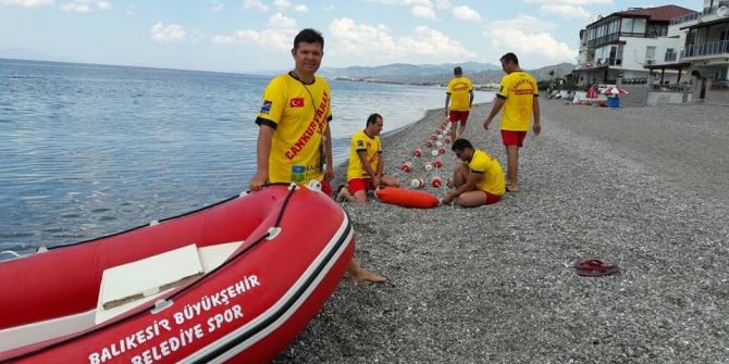 Edremit Körfezindeki Sahillerde Cankurtaranlar Görevlerine Başladı