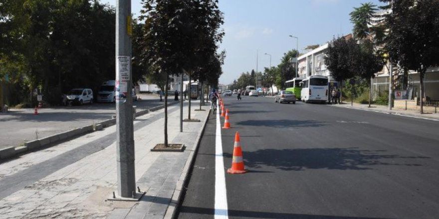 Kuyumcuzade Bulvarında Yol Çizgileri De Tamamlanıyor