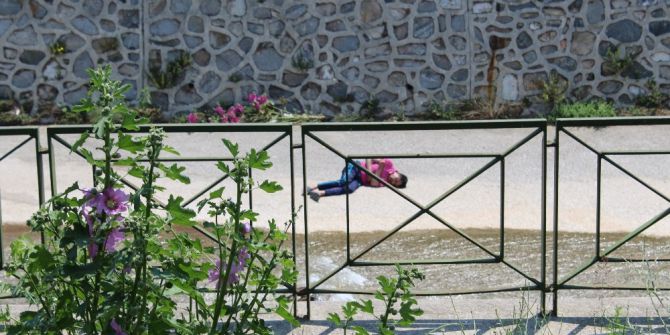 Gece Dereye Atladı, Sabah Tesadüfen Temizlik İşçileri Bu Halde Buldu