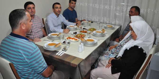 Milas Kaymakamı Arslan Şehit Ailesinin İftarına Katıldı