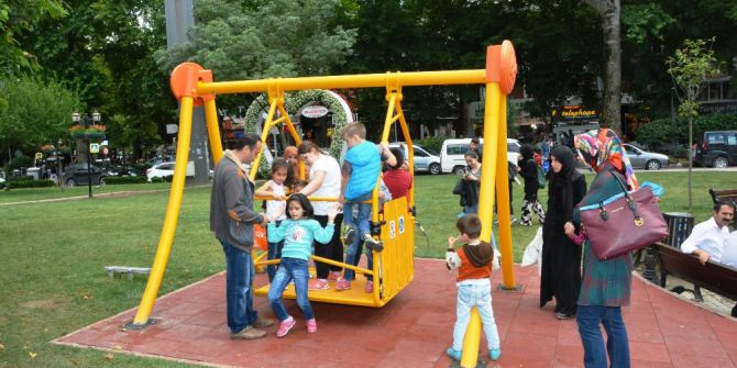 Sabri Yalım’a Engelli Vatandaşlar İçin Salıncak Yapıldı