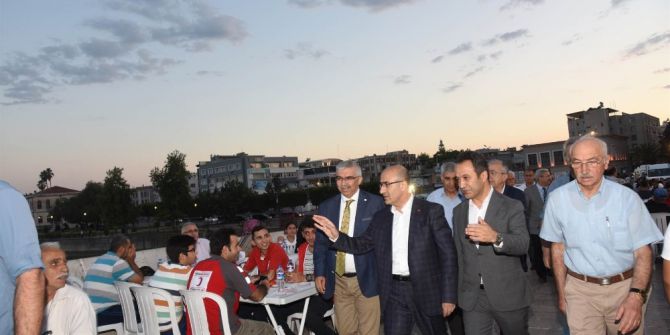 Vali Demirtaş, Taşköprü’de Vatandaşlar İle İftarda Bir Araya Geldi