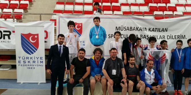 Minik Eskrimciler Türkiye Şampiyonasında Başarılı Oldu