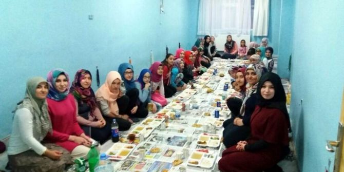 Soğuk Çeşme Kız Kur’an Kursu’nda İftar