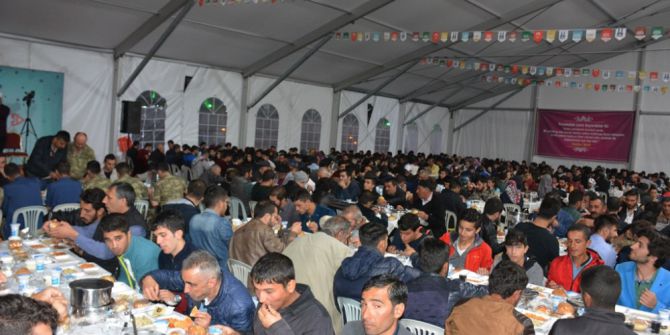 Erzurum Valiliği’nden Mültecilere İftar Yemeği