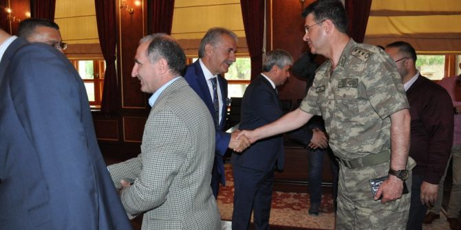 Kars’ta Protokol Bayramlaştı