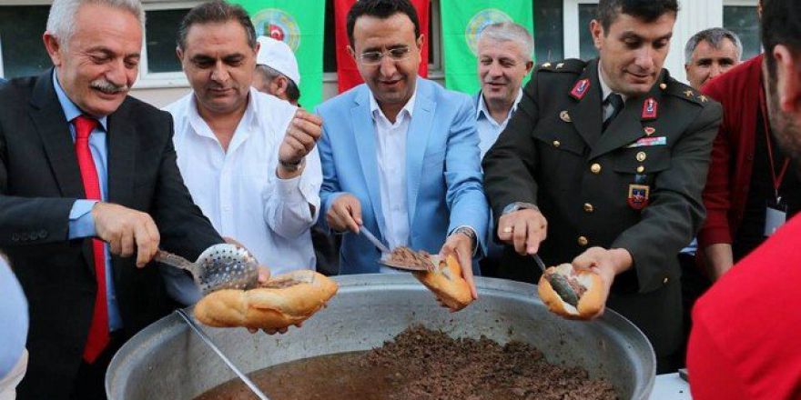 Gürün’de 5 Bin Kişi Demokrasi Nöbetini Sürdürdü