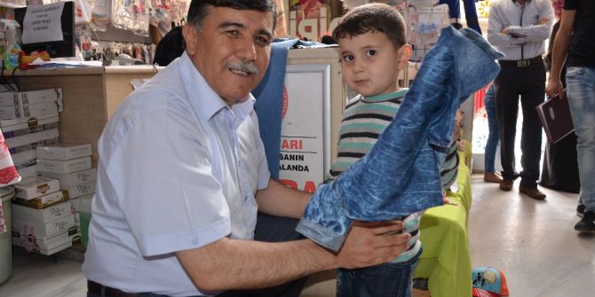 Emet Belediye Başkanı Mustafa Koca: "Yetimler Gülerse Dünya Güler"