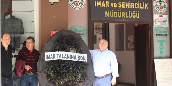 Giresun’da Çevrecilerden İmar Müdürlüğüne ‘Siyah Çelenk’