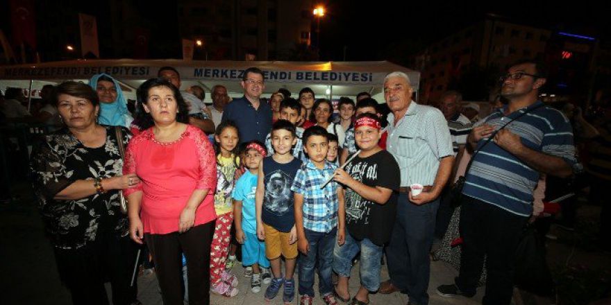 Engelli Çocuklardan ’Demokrasi Nöbeti’ne Destek