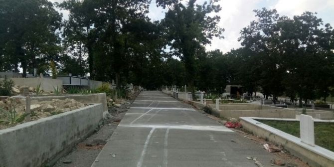 Mezarlıklara Beton Yol