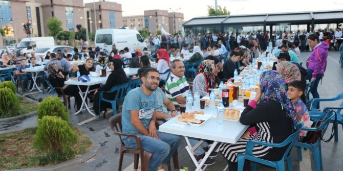 Kayapınar 64 Bin Kişiye İftar Verdi