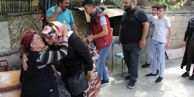 Gönüllü Gençlerden Anlamlı Ziyaretler