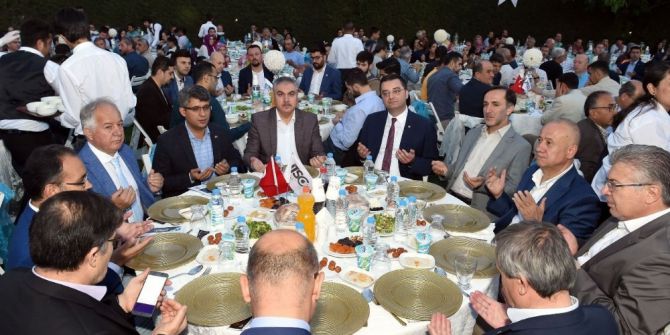 Utso Üyeleriyle İftarda Buluştu