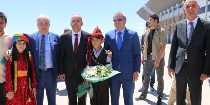 Başbakan Yardımcısı Şimşek, Anne Ve Babasının Mezarını Ziyaret Etti