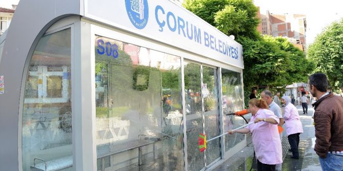 Çorum’da Otobüs Durakları Temizlendi