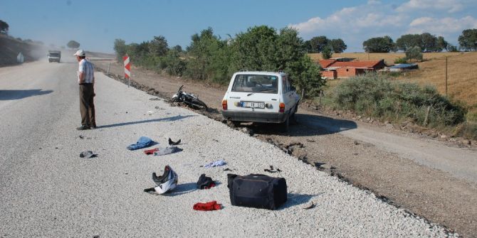 Motosiklet İle Otomobil Çarpıştı; 1 Yaralı