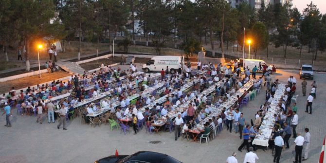 Milletvekilleri Depremzedelerle İftar Yaptı
