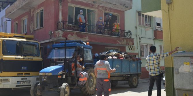 Çöp Evden 5 Kamyon Atık Çıktı