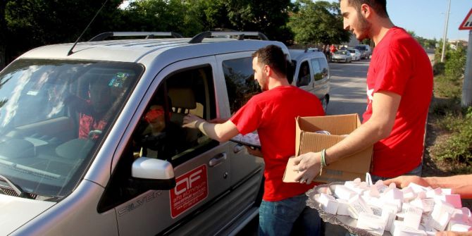 Suriyeli Gençlerden Teşekkür Ve İkram