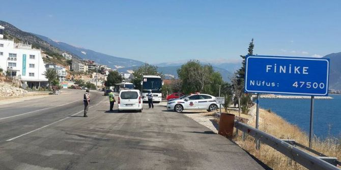 Finike Polis Ve Jandarmadan Bayram Uygulaması
