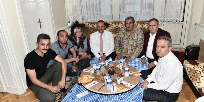 Mamak’ta 85 Bin Kişi İftar Açtı