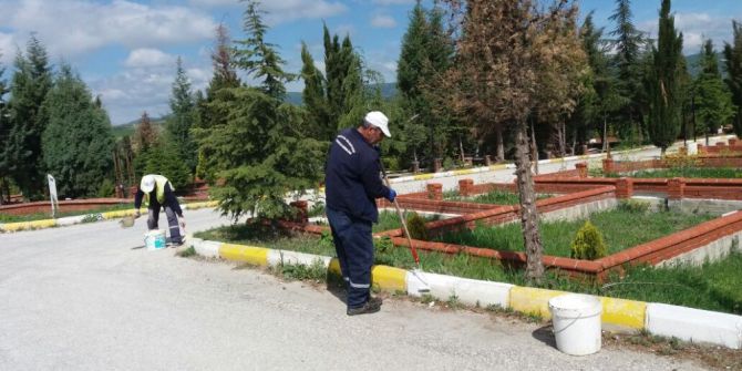 Mezarlıklar Bayram Ziyaretleri İçin Hazırlandı