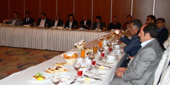 Ak Parti Van İl Başkanlığı, Gazetecilerle İftarda Bir Araya Geldi