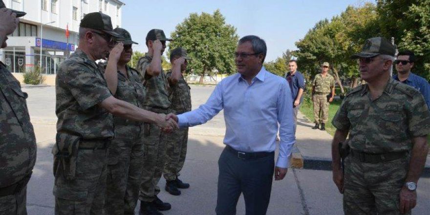 Vali Deniz, Hulusi Sayın Kışlası’nı Ziyaret Etti