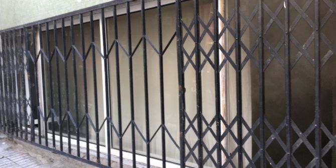 Rehin Alınan İranlı Aile, Kurtulmak İçin Evi Yaktı