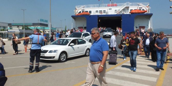 Feribotlarda Tatil Yoğunluğu Sürüyor