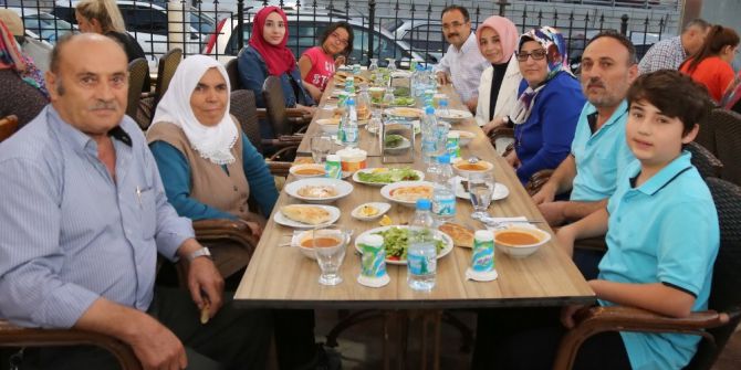 Başkan Cahan Şehit Aileleri Ve Gazilerle İftar Yaptı