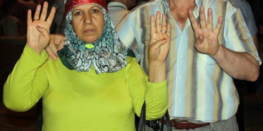 Savaştan Kaçtı, Darbeyle Sarsıldı