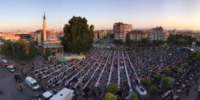 Karaman Belediyesi 10 Bin Kişiye İftar Verdi