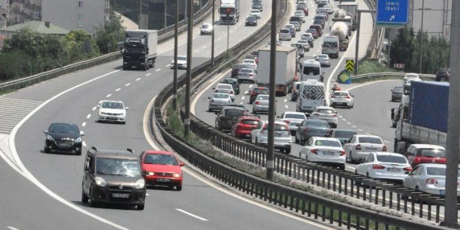 Tatilciler Tem Otoyolunu Kilitledi