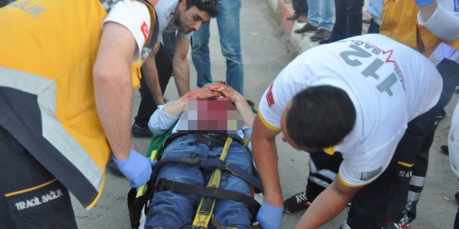 Motosikletin Aynası Göğsüne Saplandı, Kanlar İçinde Kaldı