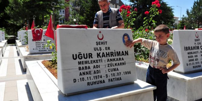 Şehit Yakınları Bayram Arifesinde Şehitliklere Akın Etti