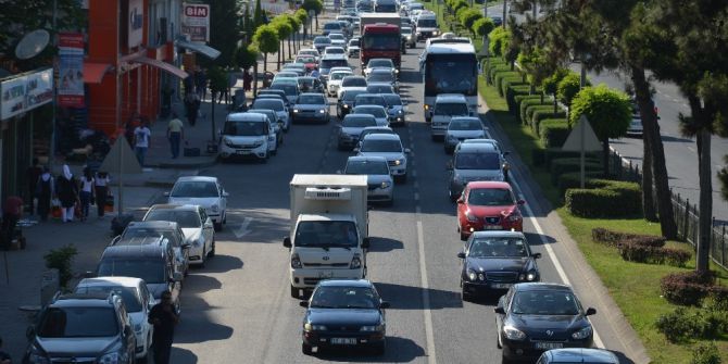 Karadeniz Sahil Yolu’nda Trafik Yoğunluğu