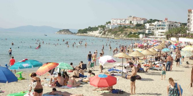 Kuşadası’nda Arife Günü Sahiller Doldu