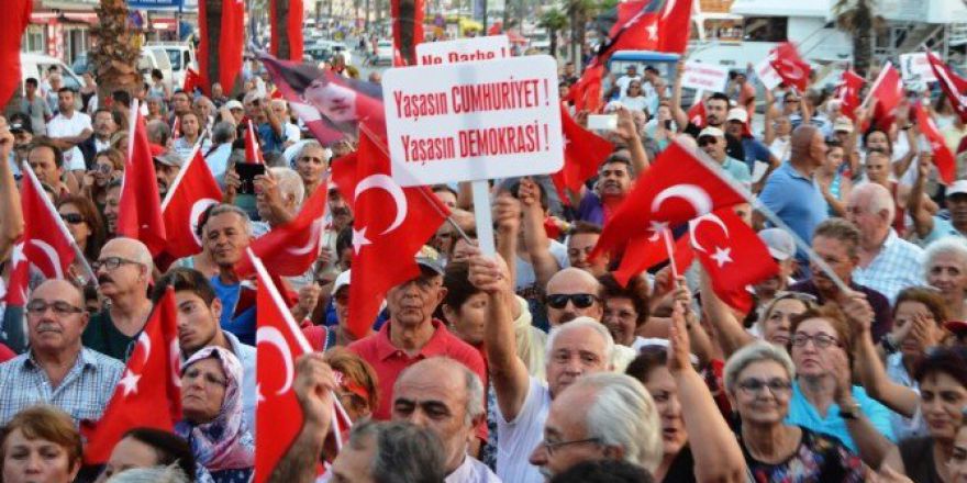 Ayvalık’ta ‘Laik, Demokratik Ve Tam Bağımsız Türkiye’ Mitingi