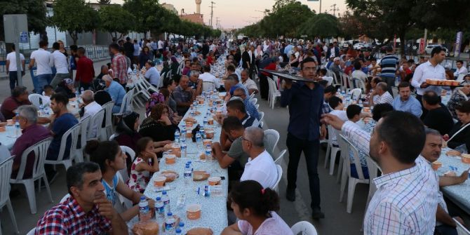 Ak Parti Adana İl Başkanlığı’ndan İftar Yemeği