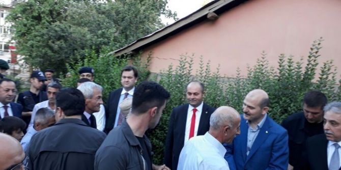 Bakan Soylu Bayram Namazını Sınırın Sıfır Noktası Çukurca İlçesinde Kıldı