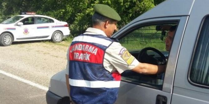 Jandarma Trafik Ekiplerinden Emniyet Kemeri Uygulaması