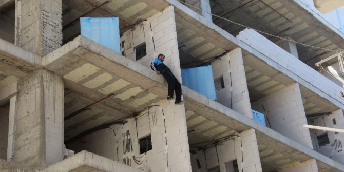 İntihara Teşebbüs Eden Şahsı Polis Kurtardı