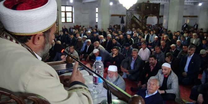 Kars’ta Bayram Namazı Coşkuyla Kılındı