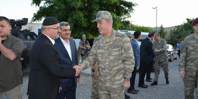 Genelkurmay Başkanı Orgeneral Akar, Bayram Namazını Tillo’da Kıldı