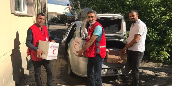 Kızılay’dan 150 Aileye Gıda Yardımı