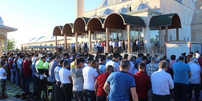 Ramazan Bayramında Camiler Dolup Taştı