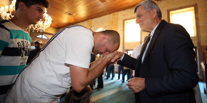 Başkan Karaosmanoğlu; “Küçükler Sevilsin Büyükler Sevinsin”