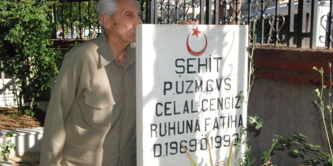 Mezarlıklarda Hüzünlü Bayramlaşma